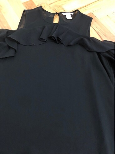 s Beden siyah Renk H&M fırfırlı kol dekolteli bluz