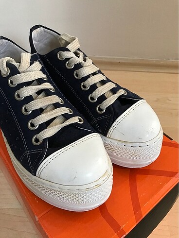 38 Beden lacivert Renk Converse/ dolgulu converse