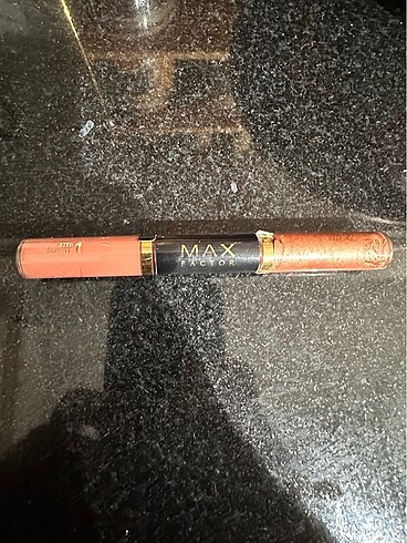 Max factor çift taraflı lipstick