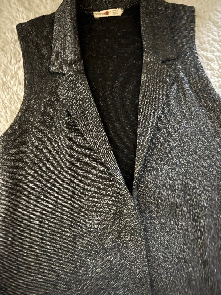 Siyah Kolsuz Kısa Yelek ve Mini Etek Takım - Görsel 3