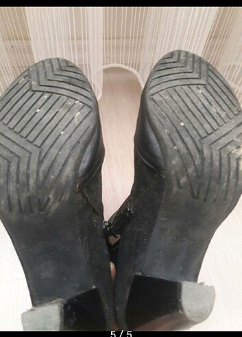 37 Beden siyah Renk Bayan Kısa Bot