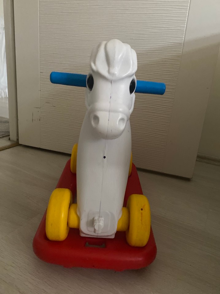 Renkli Tekerlekli Beyaz At Oyuncağı - Görsel 2