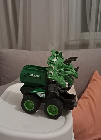 Robota Dönüşebilen Araba
