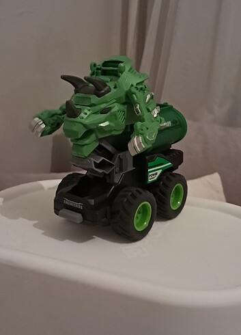 Robota Dönüşebilen Araba