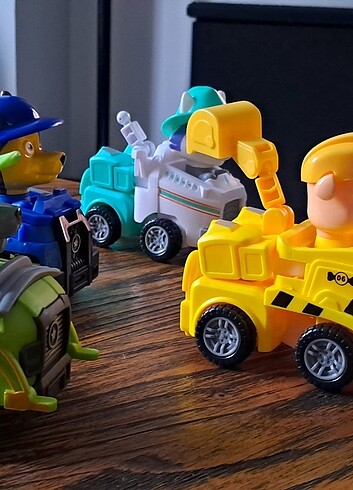 Pawpatrol Robota Dönüşebilen Arabalar