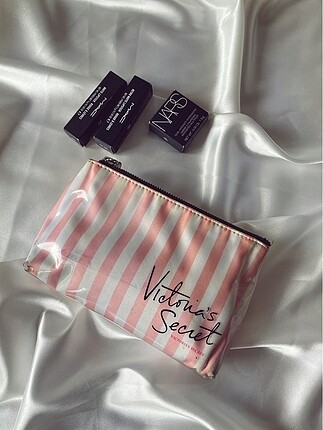 Victoria secret makyaj çantası????