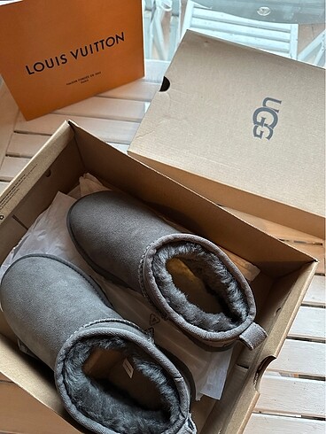 Ultra mini ugg