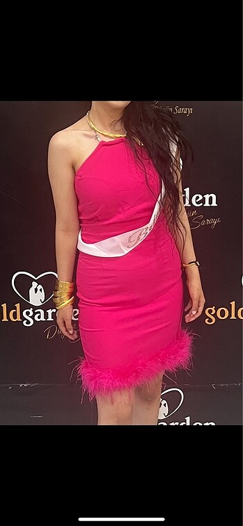 Pembe elbise