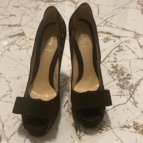 Fendi Dantel topuklu ayakkabı
