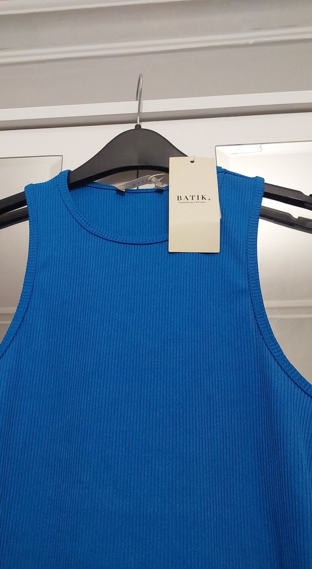 Mavi Yüksek Yakalı Kadın Atlet - Görsel 4