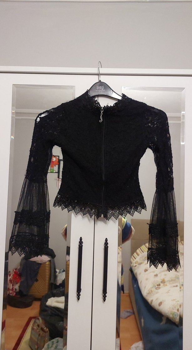 Dantel Detaylı Siyah Gotik Bluz - Görsel 2