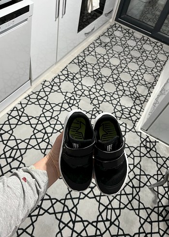 Nike Erkek Çocuk Siyah Cırt Cırtlı Spor Ayakkabı - Görsel 2