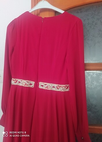 Kırmızı kuyruklu pelerinli şifon abiye  - Görsel 2