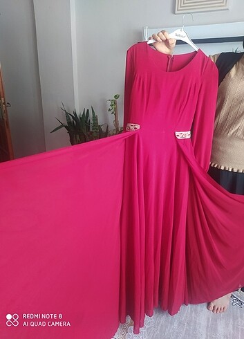 Kırmızı kuyruklu pelerinli şifon abiye  - Görsel 3