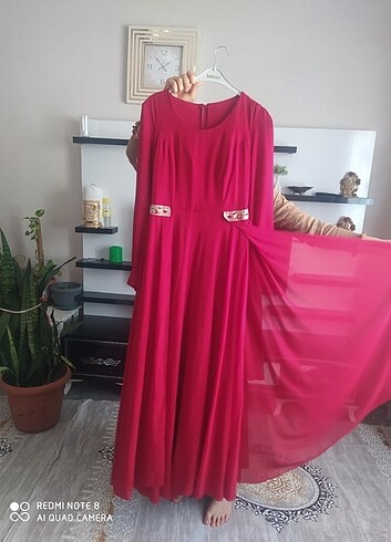 Kırmızı kuyruklu pelerinli şifon abiye  - Görsel 4