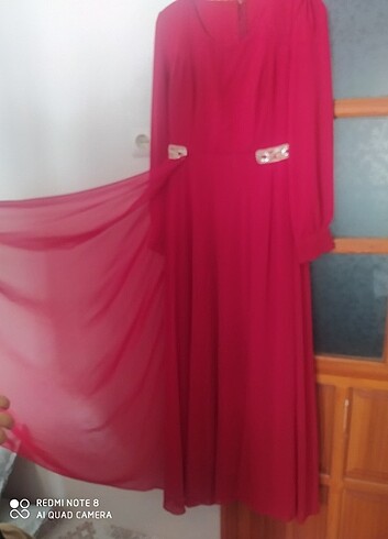 Kırmızı kuyruklu pelerinli şifon abiye  - Görsel 5