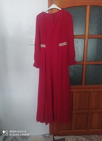 Kırmızı kuyruklu pelerinli şifon abiye  - Görsel 6