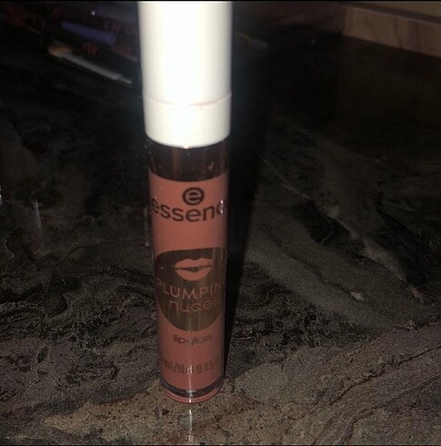 esaence lip gloss
