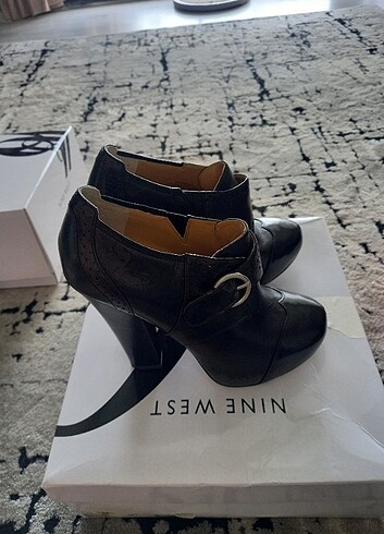 Nine West Bayan boti