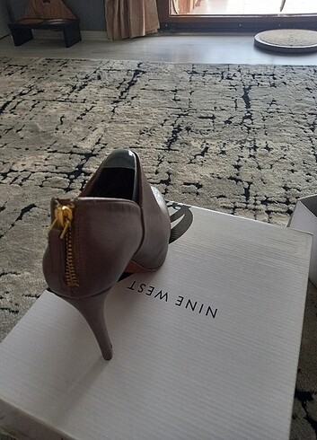 Nine West Bayan boti