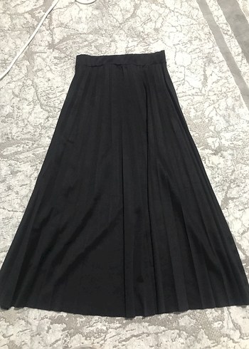 Uzun Piliseli Siyah Gotik Etek