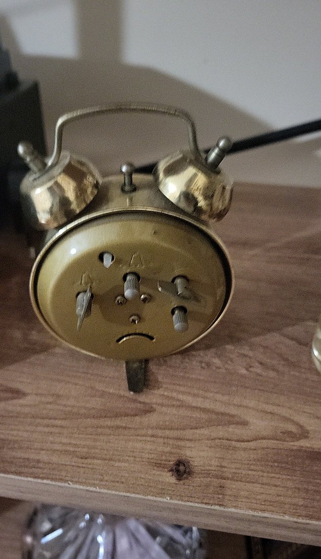 Renkli Desenli Metal Masa Saati nostaljik saat - Görsel 3