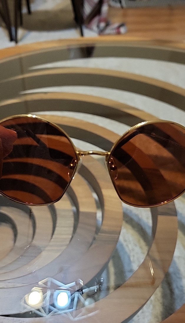 Kahverengi Parlak Tokalı Kadın Güneş Gözlüğü 
fila marka - Görsel 2