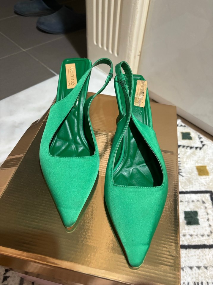 Yeşil Parlak Stiletto Tokalı Kadın Topuklu Ayakkabı - Görsel 3