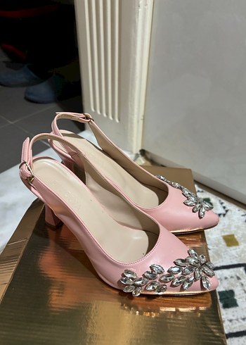 Pembe Tokalı Çiçek Desenli Topuklu Kadın Ayakkabı - Görsel 3