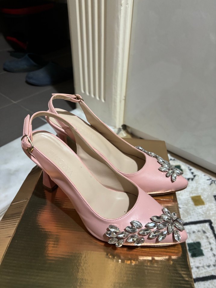 Pembe Tokalı Çiçek Desenli Topuklu Kadın Ayakkabı - Görsel 3