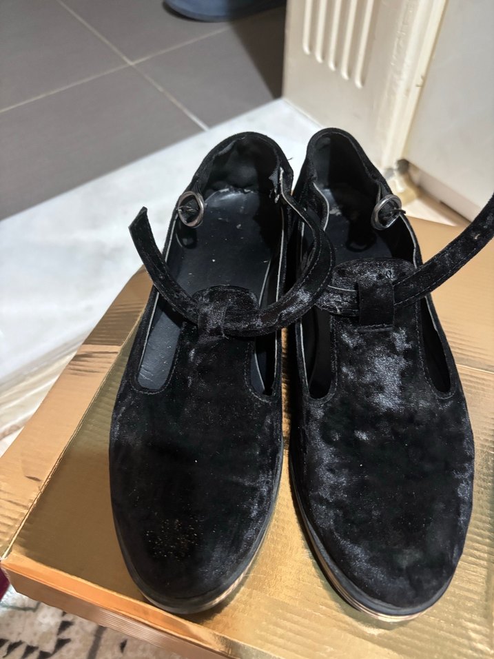 Siyah Süet Goth Topuklu Kadın Ayakkabı - Görsel 3