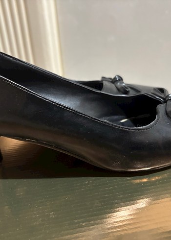 Siyah Stiletto Topuklu Fiyonk Detaylı Kadın Ayakkabı - Görsel 3