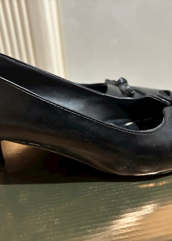 Siyah Stiletto Topuklu Fiyonk Detaylı Kadın Ayakkabı - Görsel 2