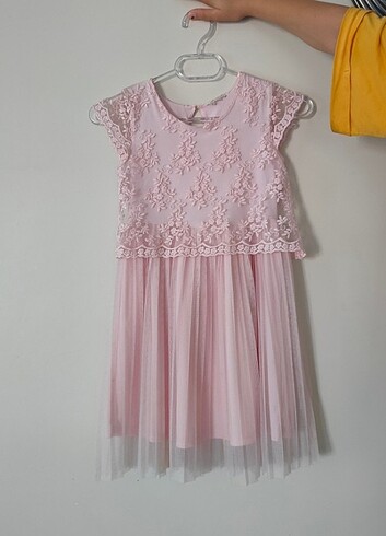 Pembe elbise 