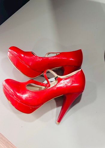 Kırmızı Tokalı Stiletto Kadın Ayakkabı - Görsel 2