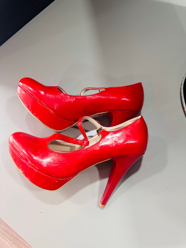 Kırmızı Tokalı Stiletto Kadın Ayakkabı - Görsel 2