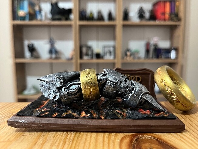  Sauron?un Parmağı (Yüzüklerin Efendisi)