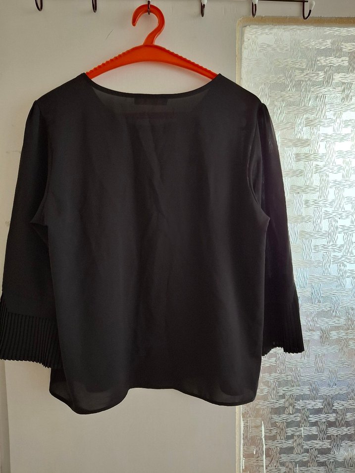 Kadın Siyah Piliseli Uzun Kollu Bluz - Görsel 3