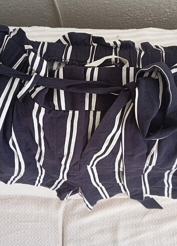 38 Beden lacivert Renk H&M yanları cepli beli kuşaklı şort