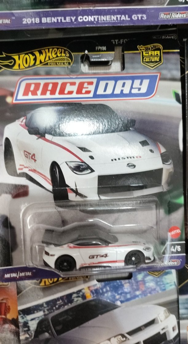 Beyaz Hot Wheels Yarış Arabası - Görsel 3