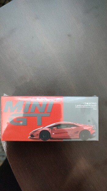 Mini gt lamborghini huracan red