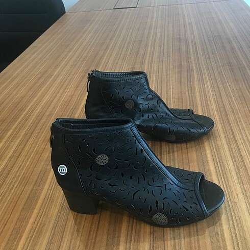 38 Beden siyah Renk Mammamia yazlık bot