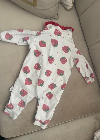 LC Waikiki Beyaz Çilek Desenli Fırfırlı kız Bebek Tulum