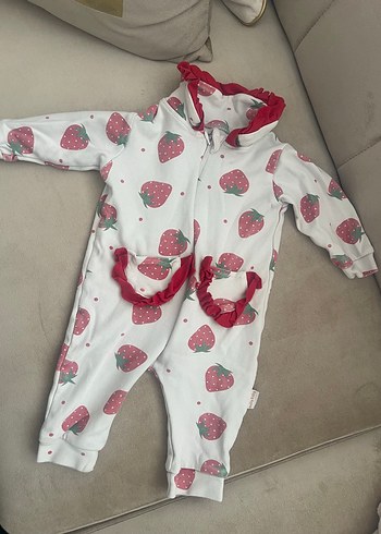Beyaz Çilek Desenli Fırfırlı kız Bebek Tulum