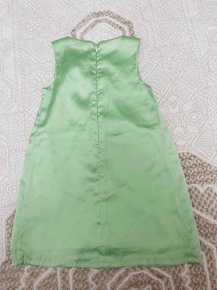 Yeşil Saten Kolsuz Kız Elbisesi - Görsel 2