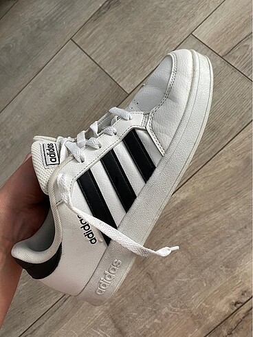38,5 Beden adidas spor ayakkabı
