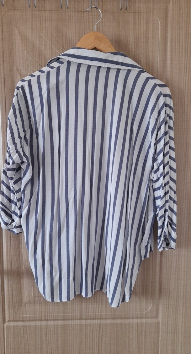 Çizgili V Yaka Uzun Kollu Kadın Gömlek - Görsel 3