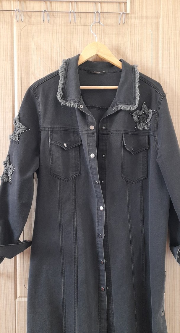 Uzun Siyah Nakışlı Denim Ceket - Görsel 2