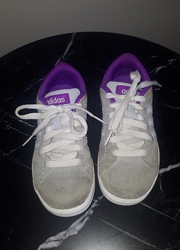 Temiz kız çocuk adidas orjinal spor ayakkabı 