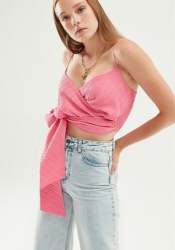 Quzu askılı crop bluz